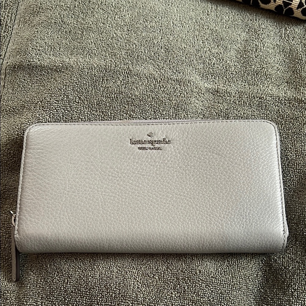 kate spade New York Zip Around Leather Wallet - Light Gray